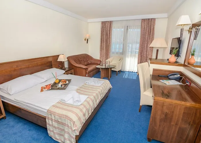 Family Pagus Hotel Pag Town